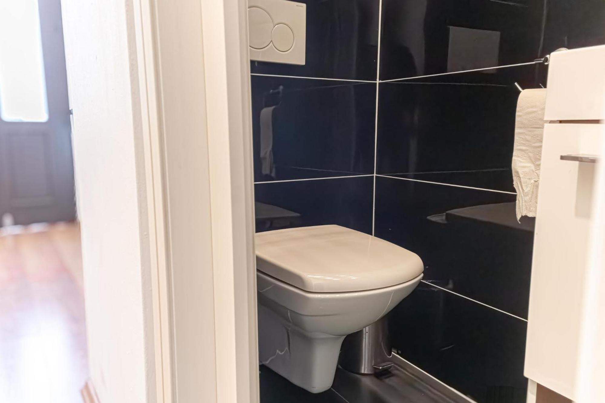 Modern 1Br Apart- Suitable For Longstays Відень Екстер'єр фото