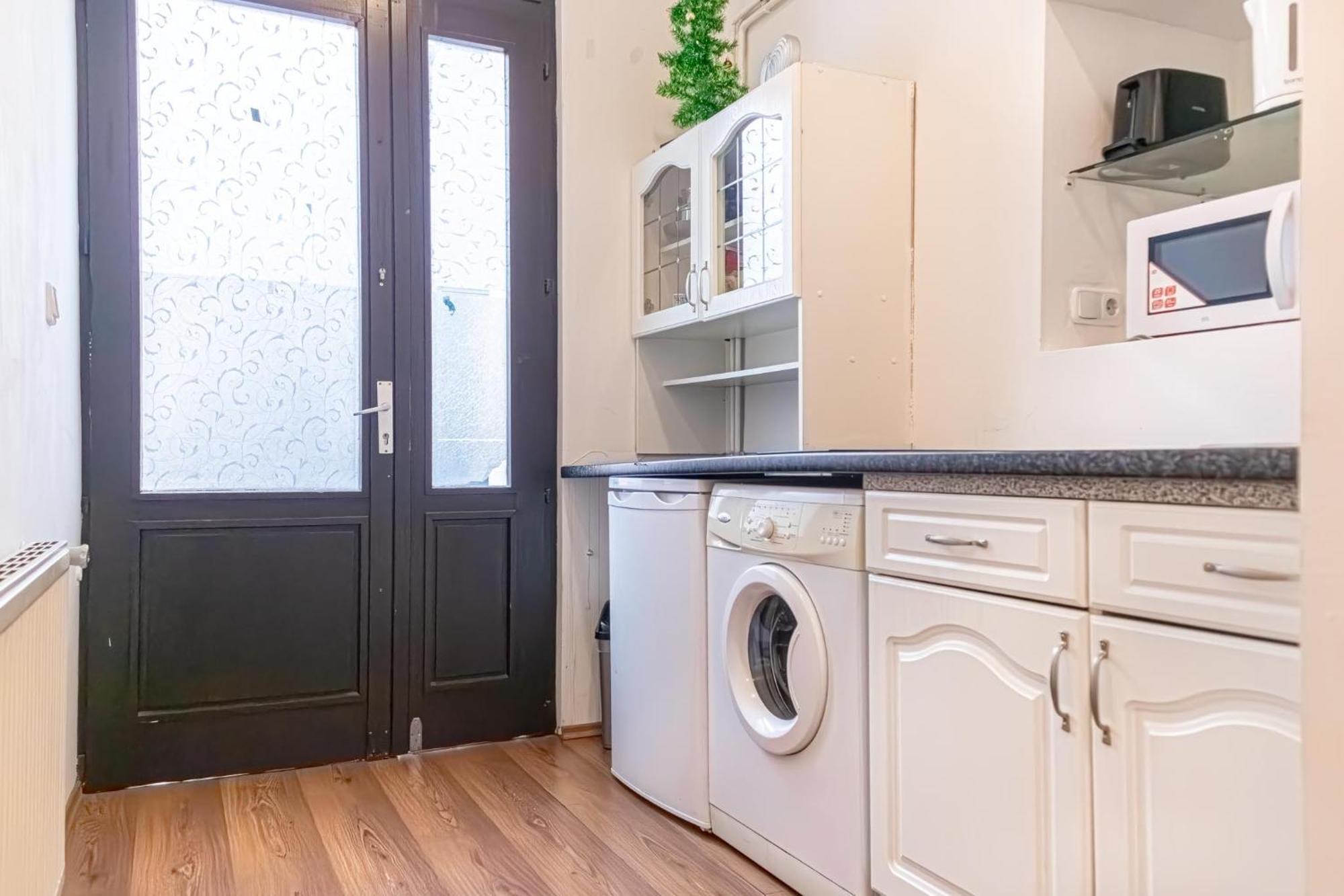 Modern 1Br Apart- Suitable For Longstays Відень Екстер'єр фото